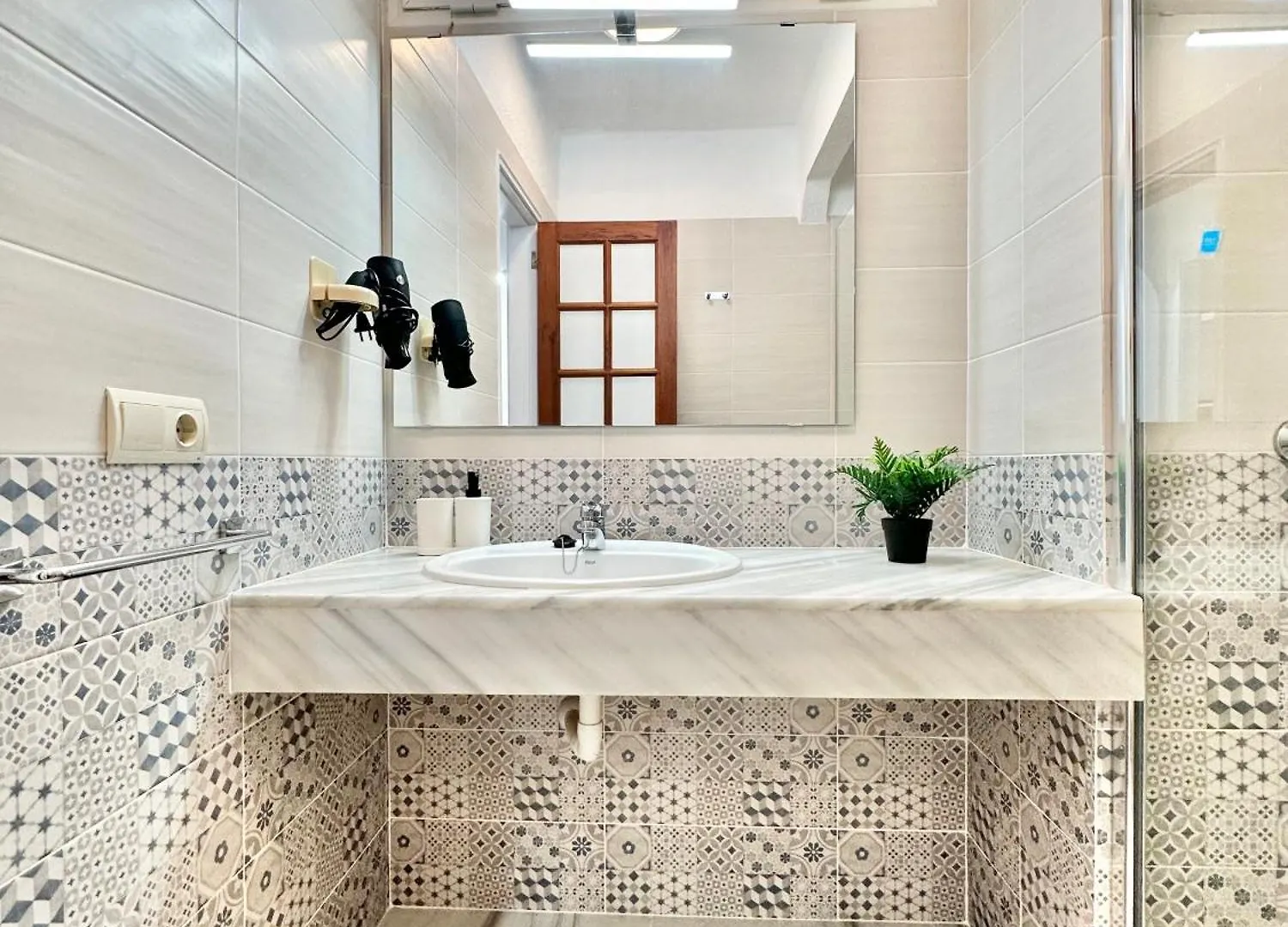 Atlantis Home (Adults Only) Адехе